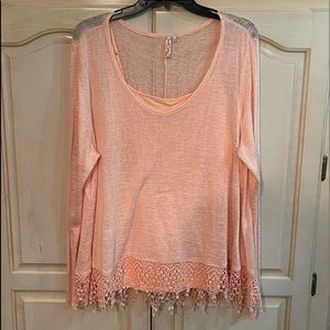 The color is peach and the look is summer!  Size XL, this top is just lovely!